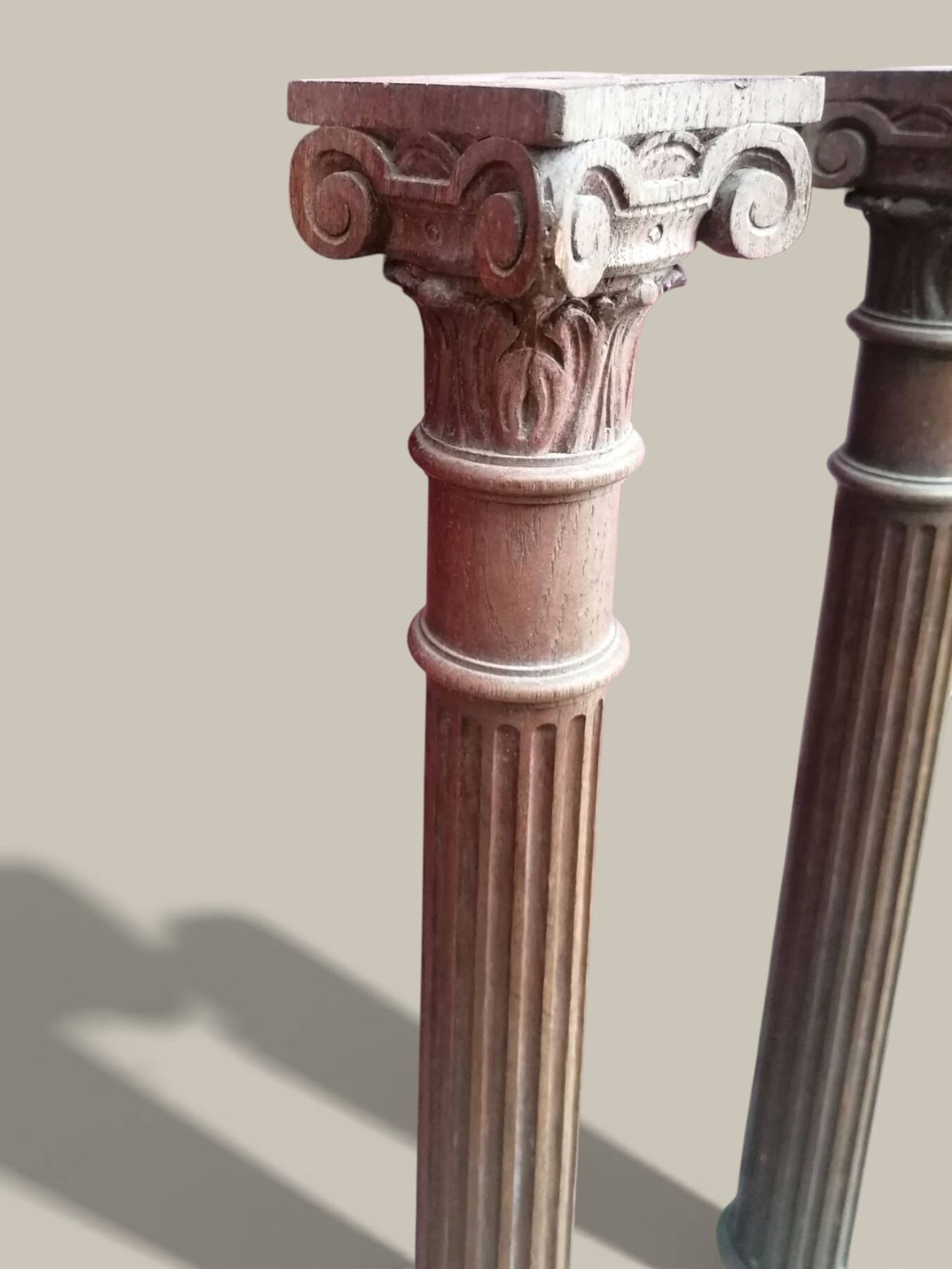 Pair of Corinthian columns H83cm in carved wood from the 19th century.