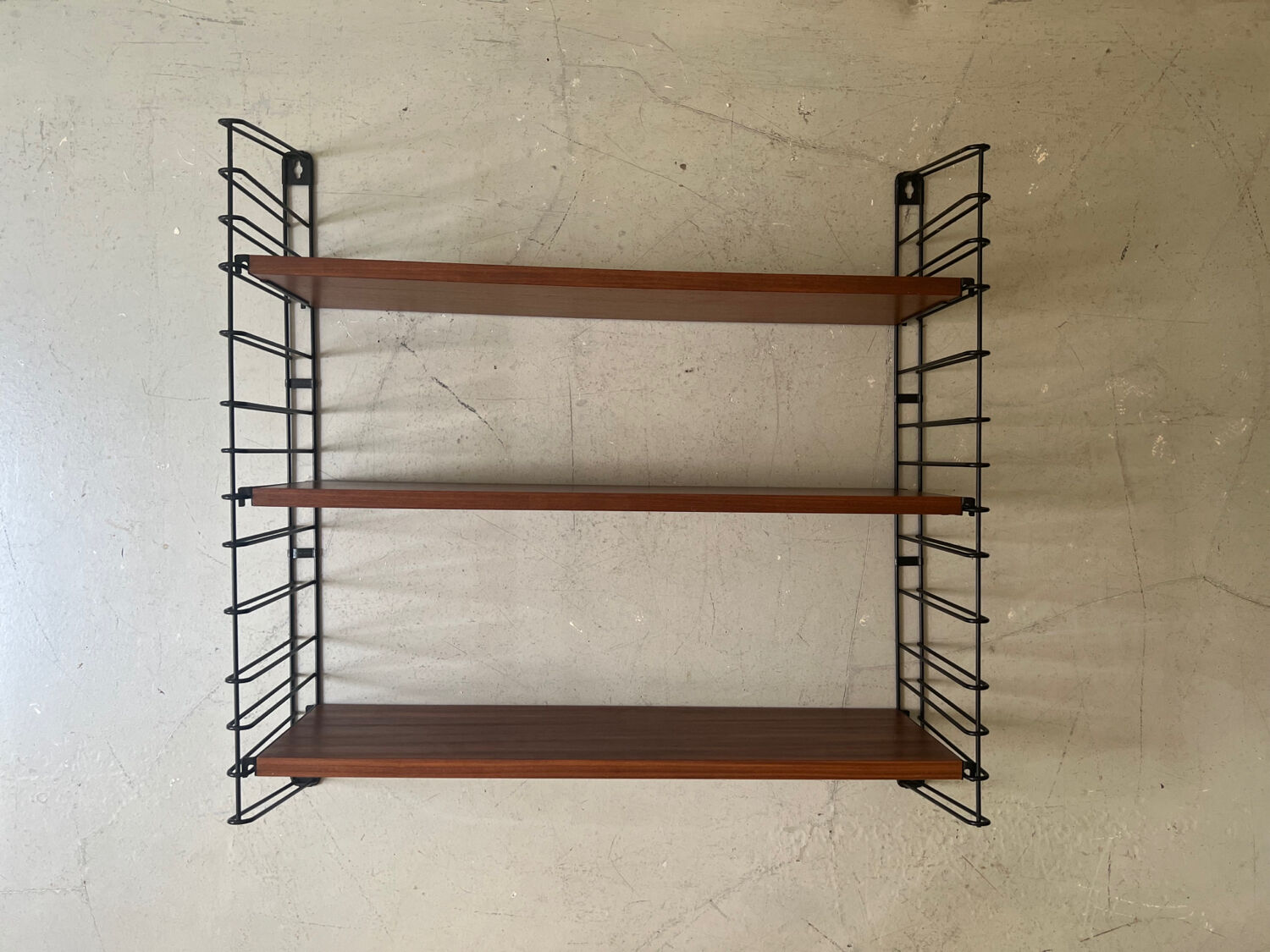 Scandinavian wall bookcase 3 teak shelves, tomado Holland 1970