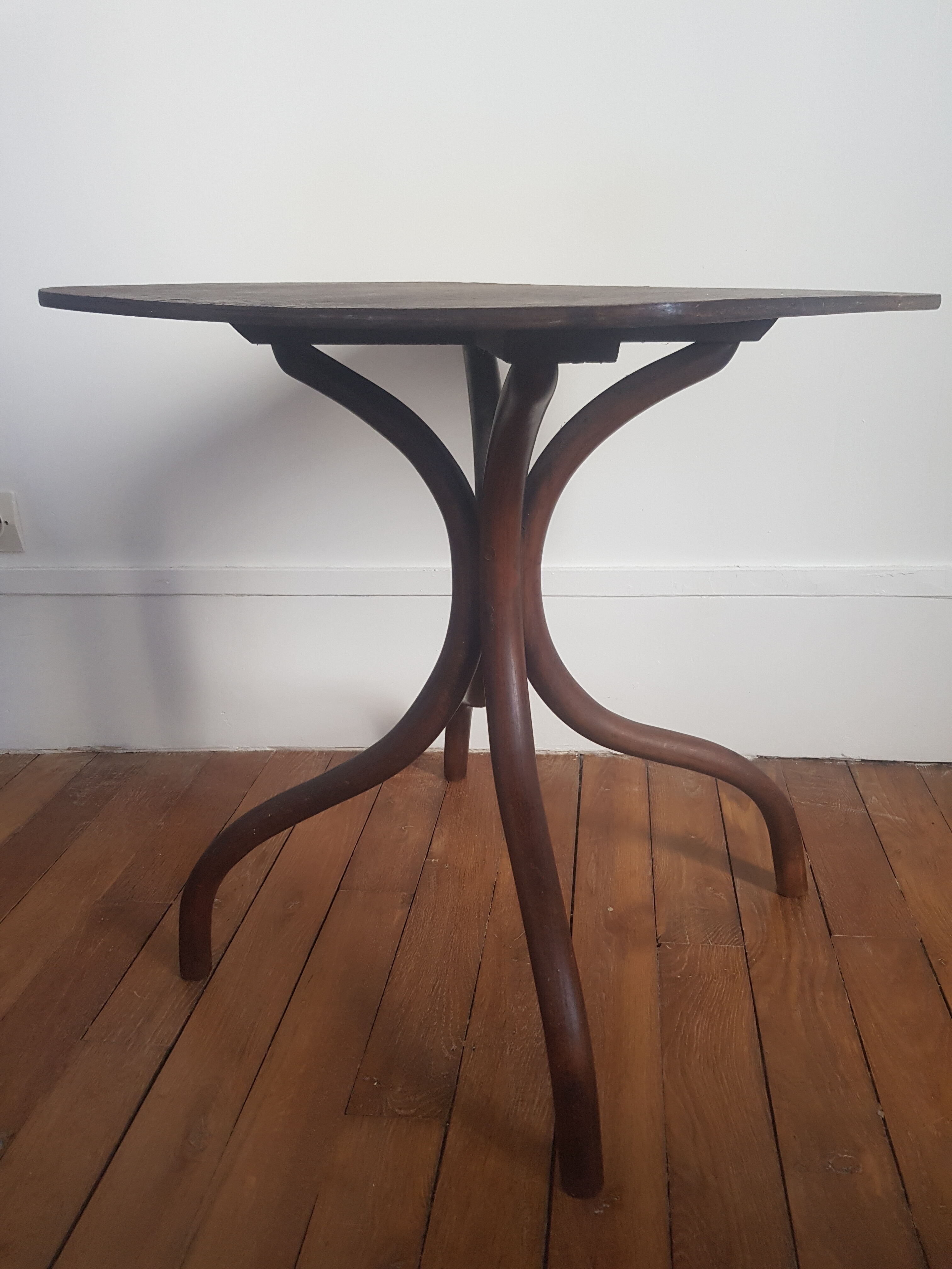 Old gueridon in wood