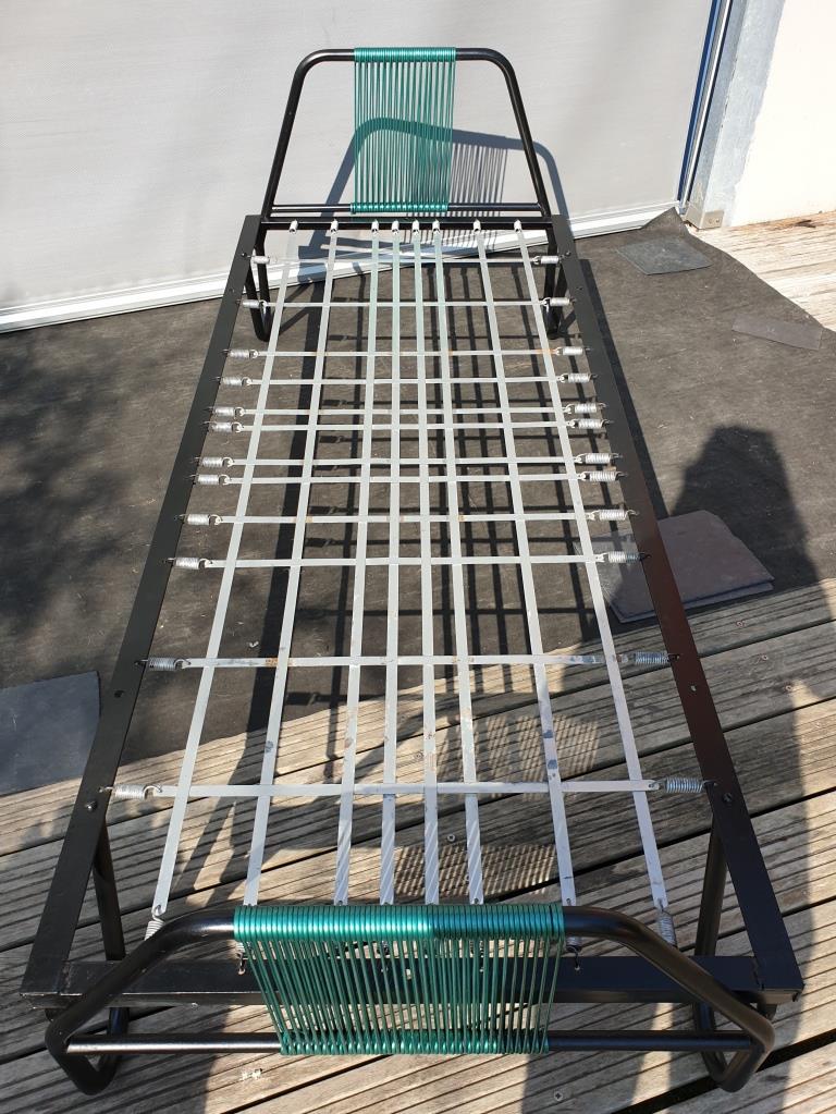 Metal bed  scoubidous green metal