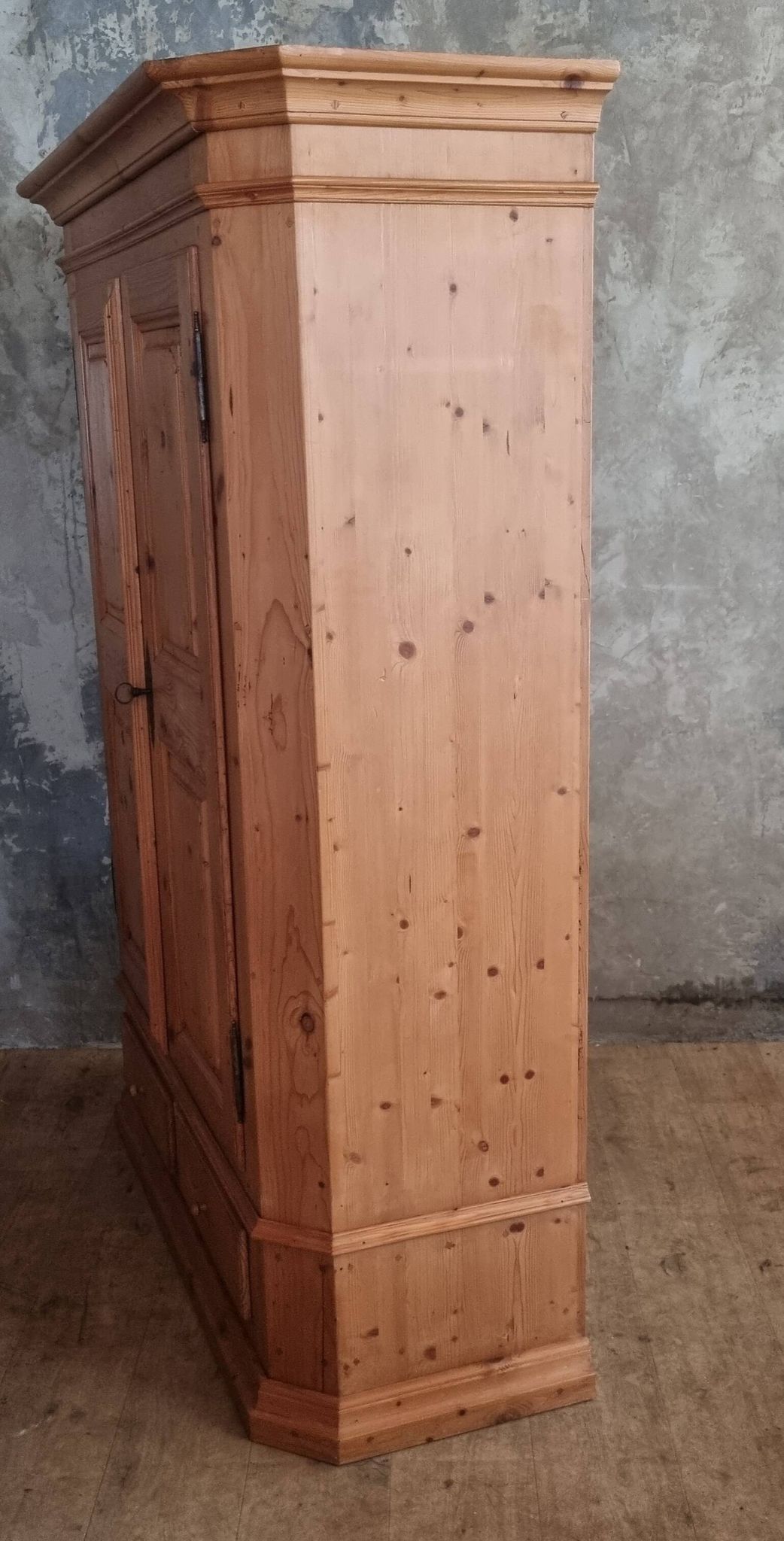 Armoire en pin 