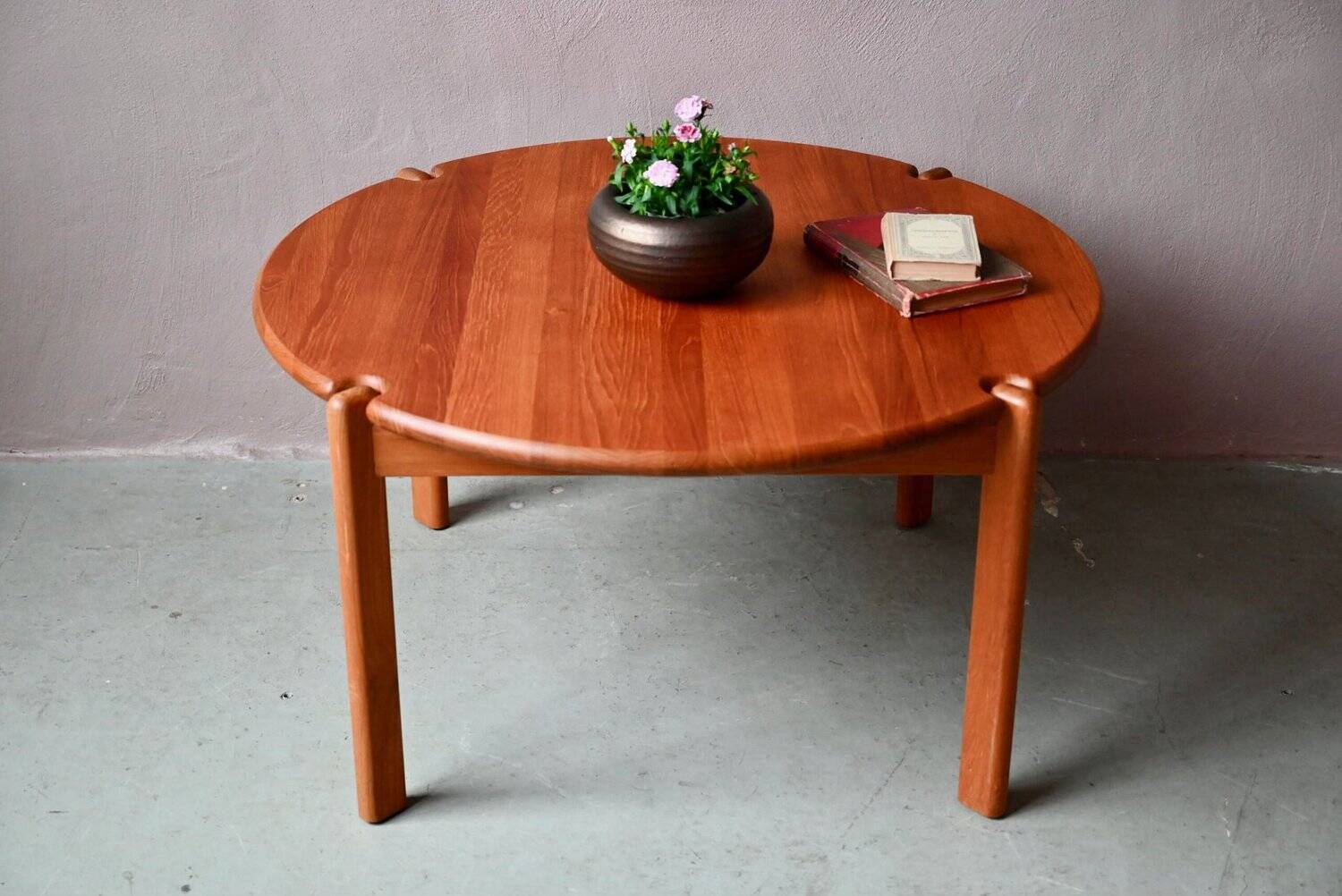 Solid wood coffee table, organic Scandinavian design, vintage retro 80s.