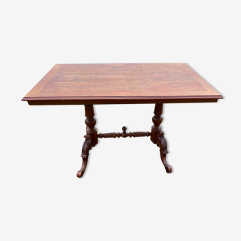 Presentation table 1900