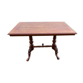 Presentation table 1900