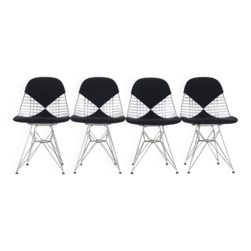Set of 4 “DKR-2” wire chairs with “Bikini” by Charles & Ray Eames for Herman Miller / Mid-century modern design / 1950s / 1960s