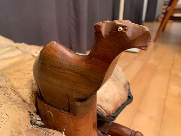 Tabouret en peau de chameau années 1960