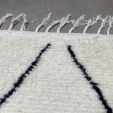 White wool carpet with diamonds 154x200cm