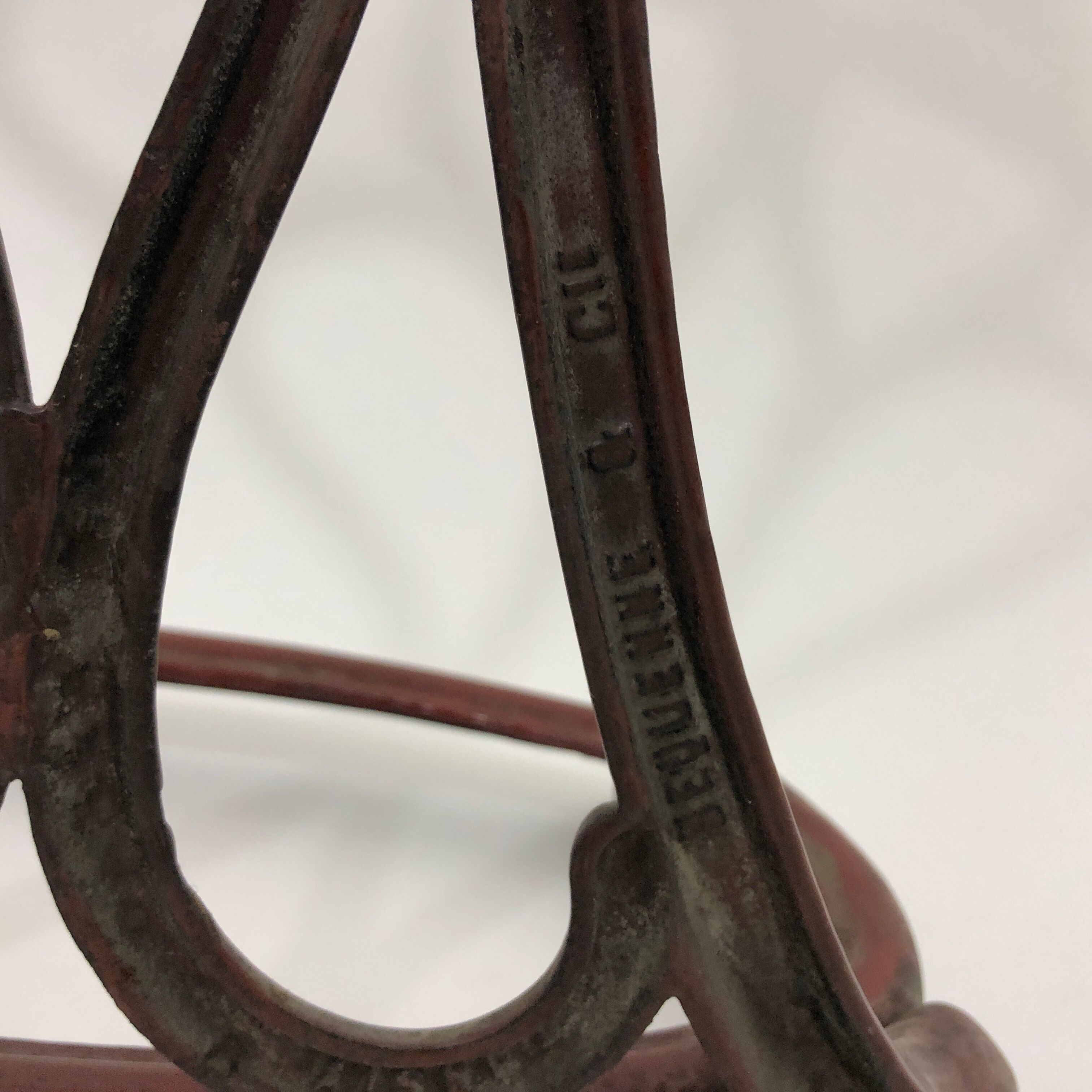 Red-cast iron umbrella door