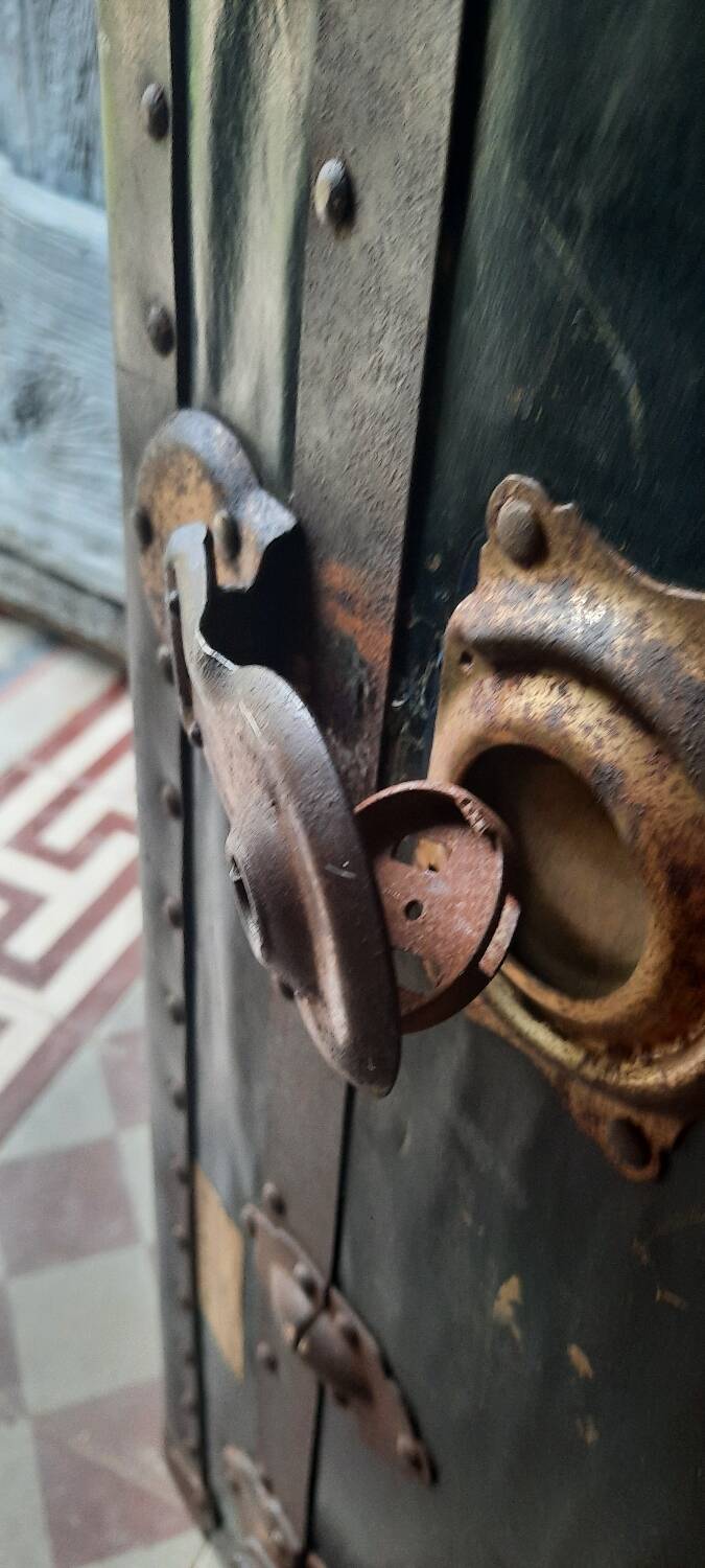 English travel trunk