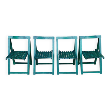 Set of 4 green folding chairs