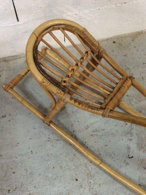 Cheval à bascule en rotin