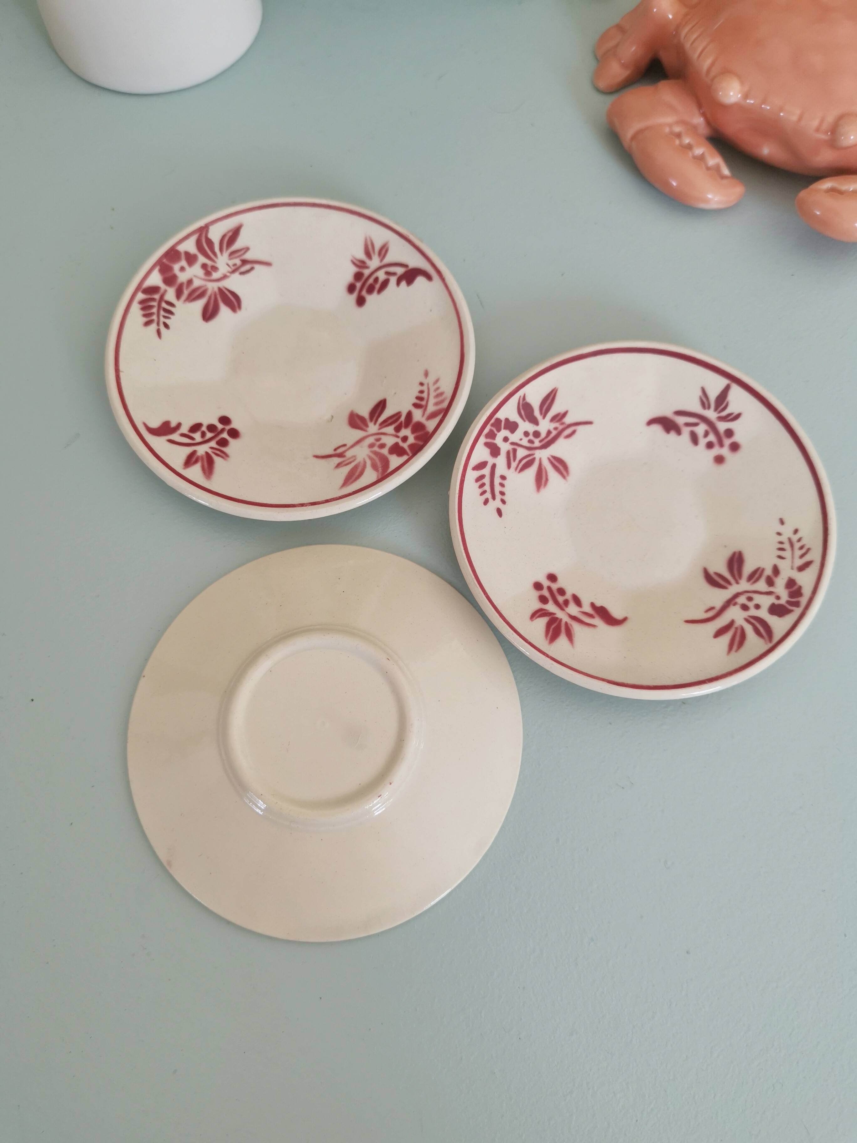 Mini vintage earthenware plates, dinette