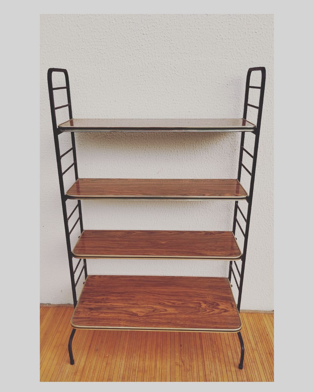 Shelf on legs in formica and metal