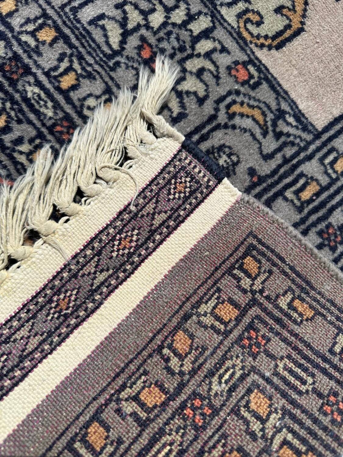Handmade Pakistani rug