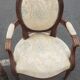 Paire de fauteuils medaillon