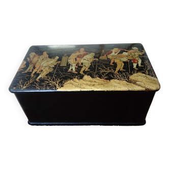Old box with Japanese decoration.napoleon III boiled cardboard