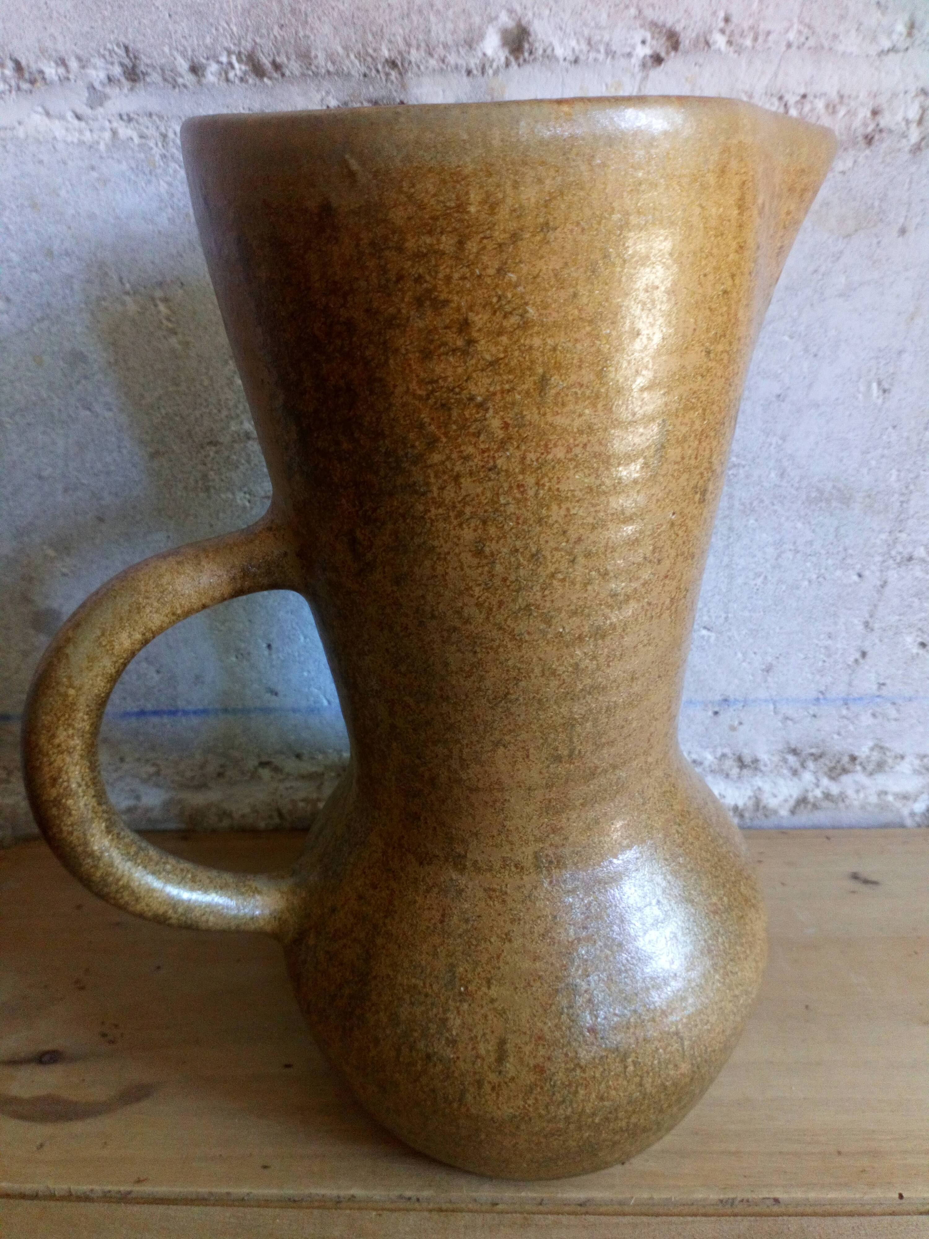 Pichet vintage à anse en terre émaillée