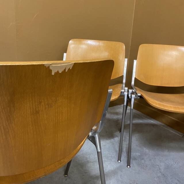 Set of 6 vintage Giancarlo Piretti chairs, model DSC 106