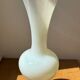 Vase en opaline blanc XX siècle
