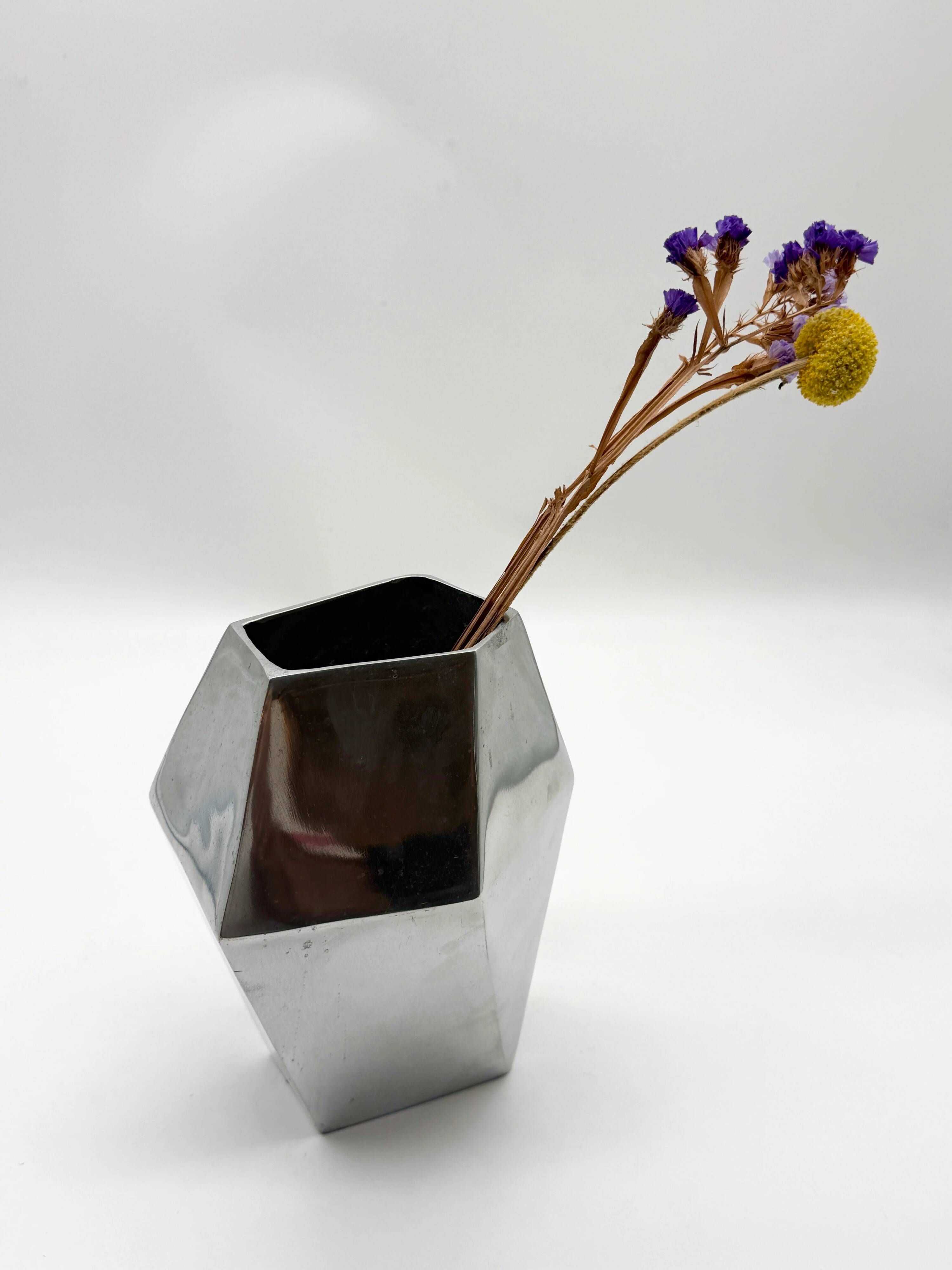 Vase "Prisme" en fonte d’aluminium, années 1980