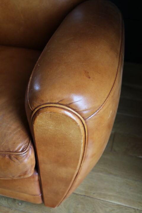 Classic club sofa leather swarthy