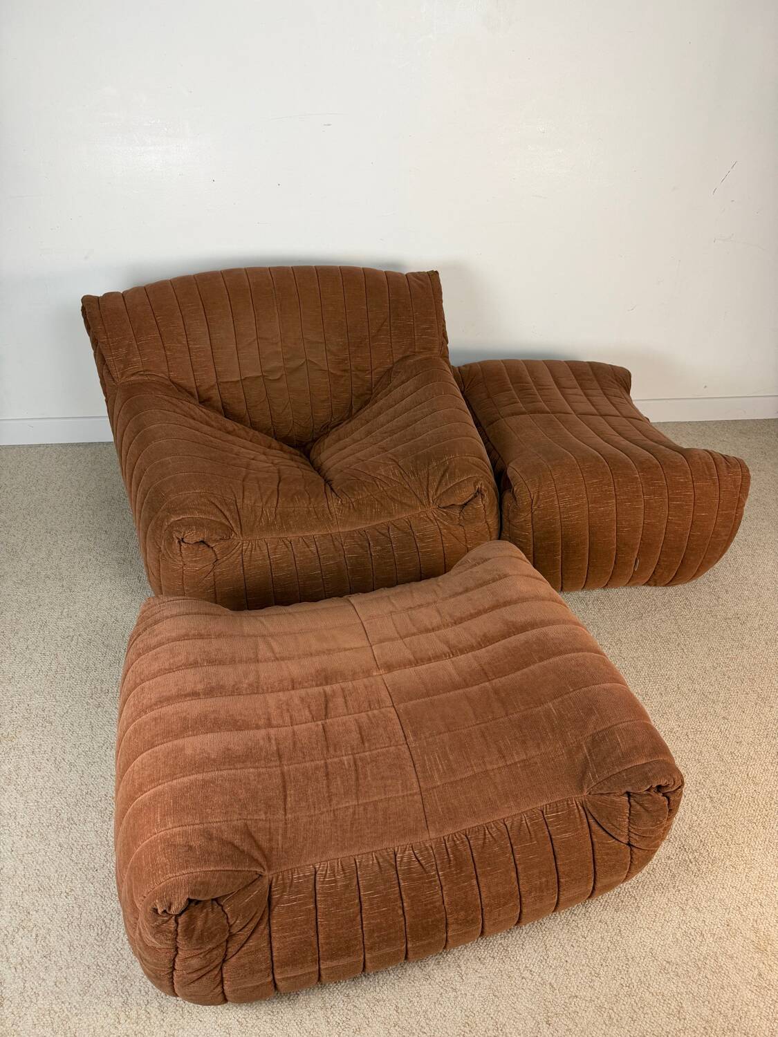 Armchair and two poufs – Annie Hiéronimus for Cinna – Corduroy velvet