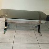 Table basse en métal chromé et verre fumé 1970