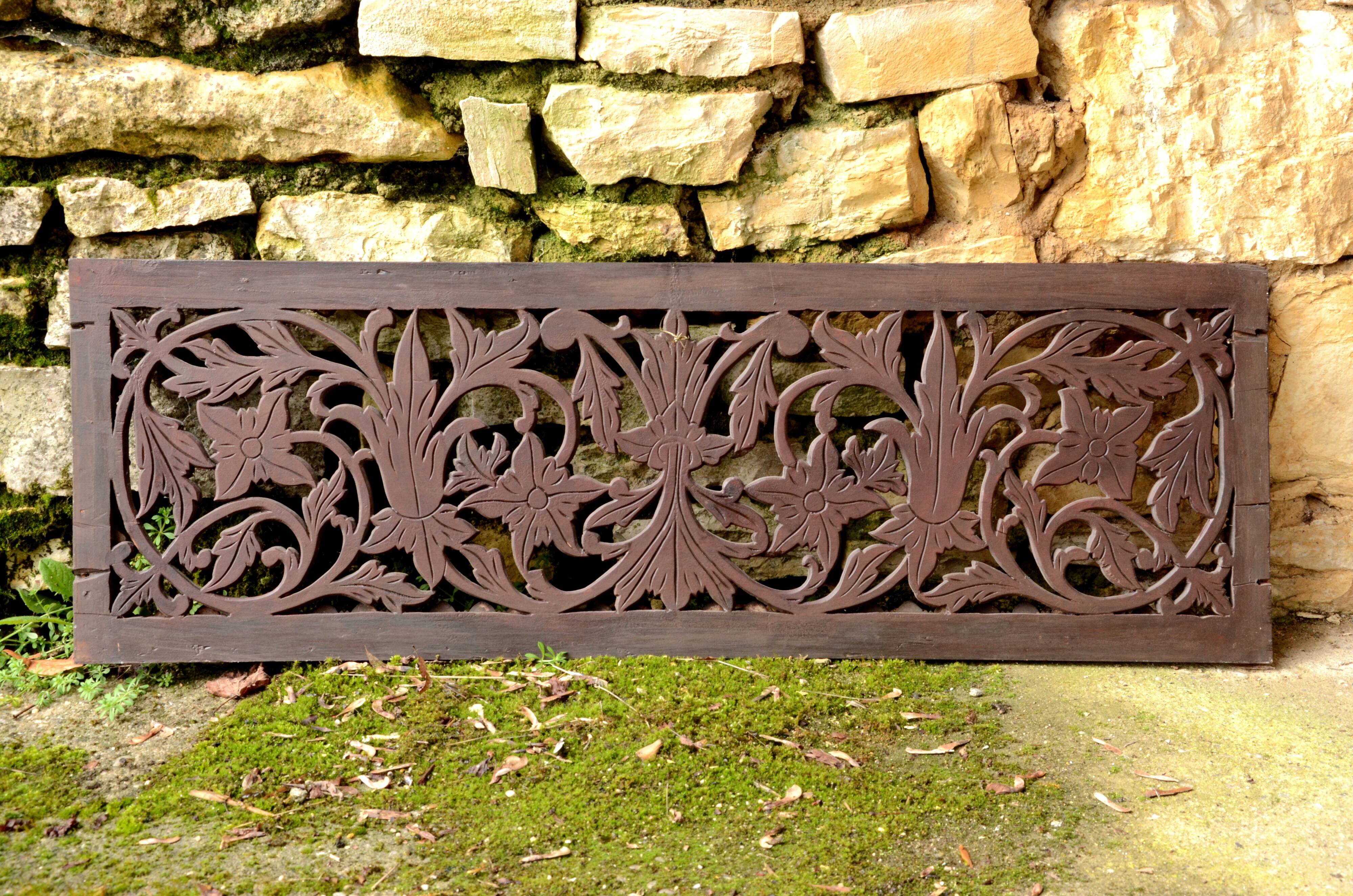 Lattice wooden wall panel with a plant motif, originating from Sri Lanka, 97x32cm.