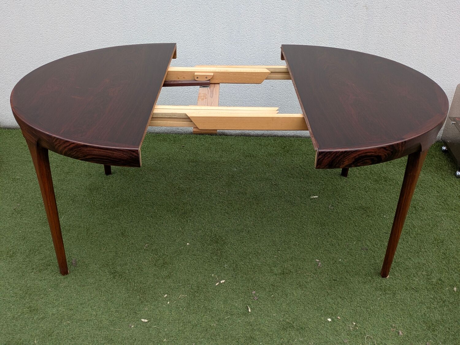 Extendable dining table in rosewood – Ib Kofod-Larsen – Denmark,