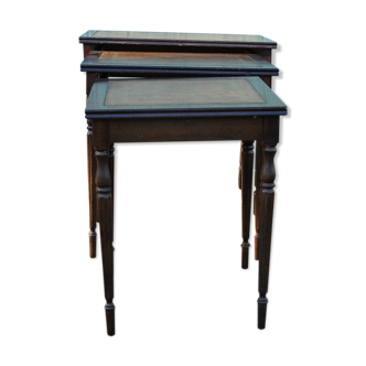 Nesting table