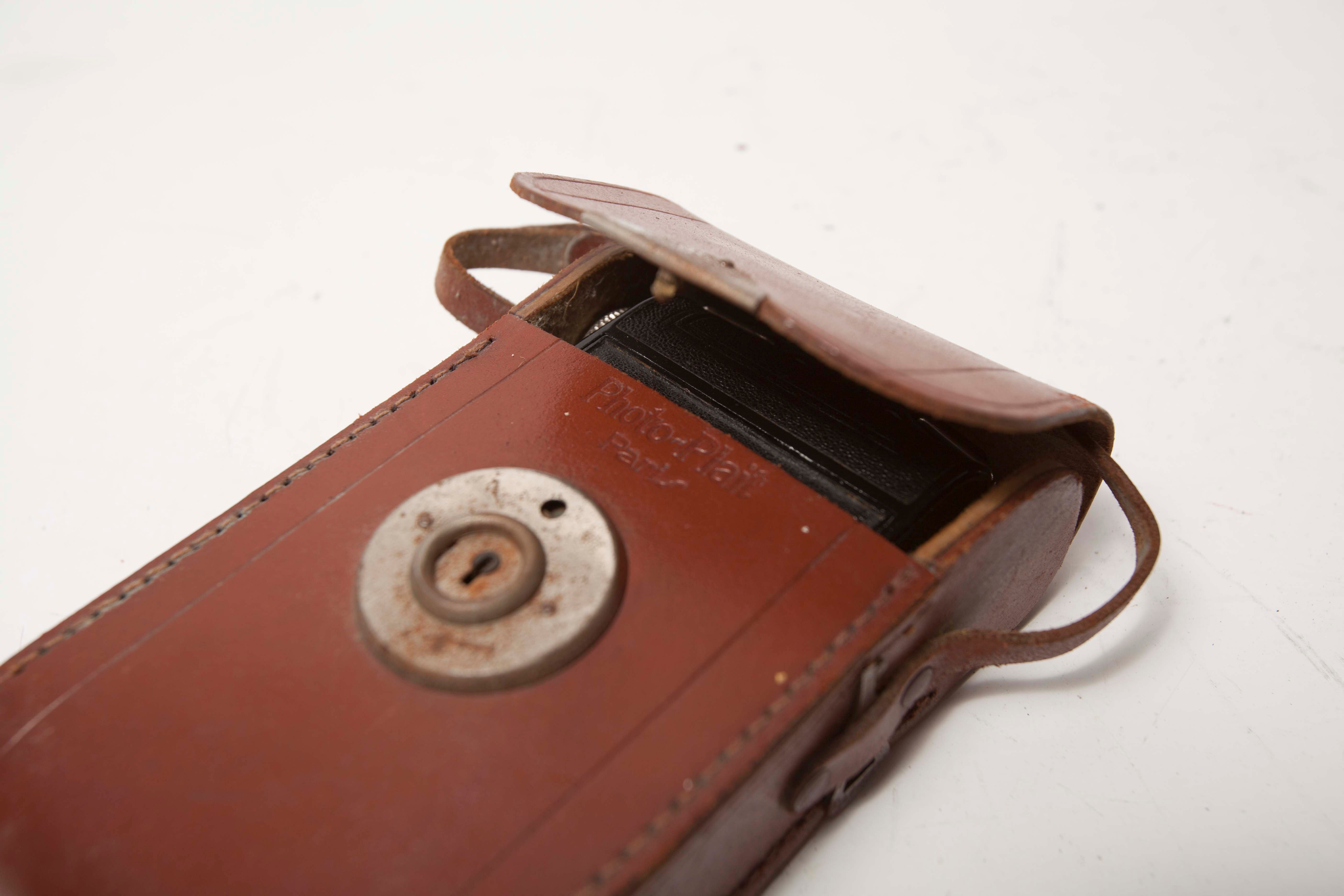 Camera pleases 1930 with photo foot