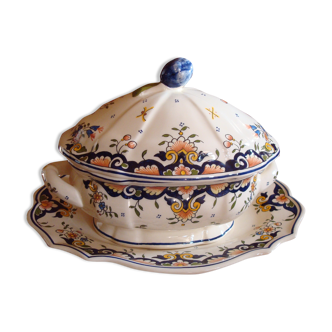 Ensemble en faience, décor de Rouen