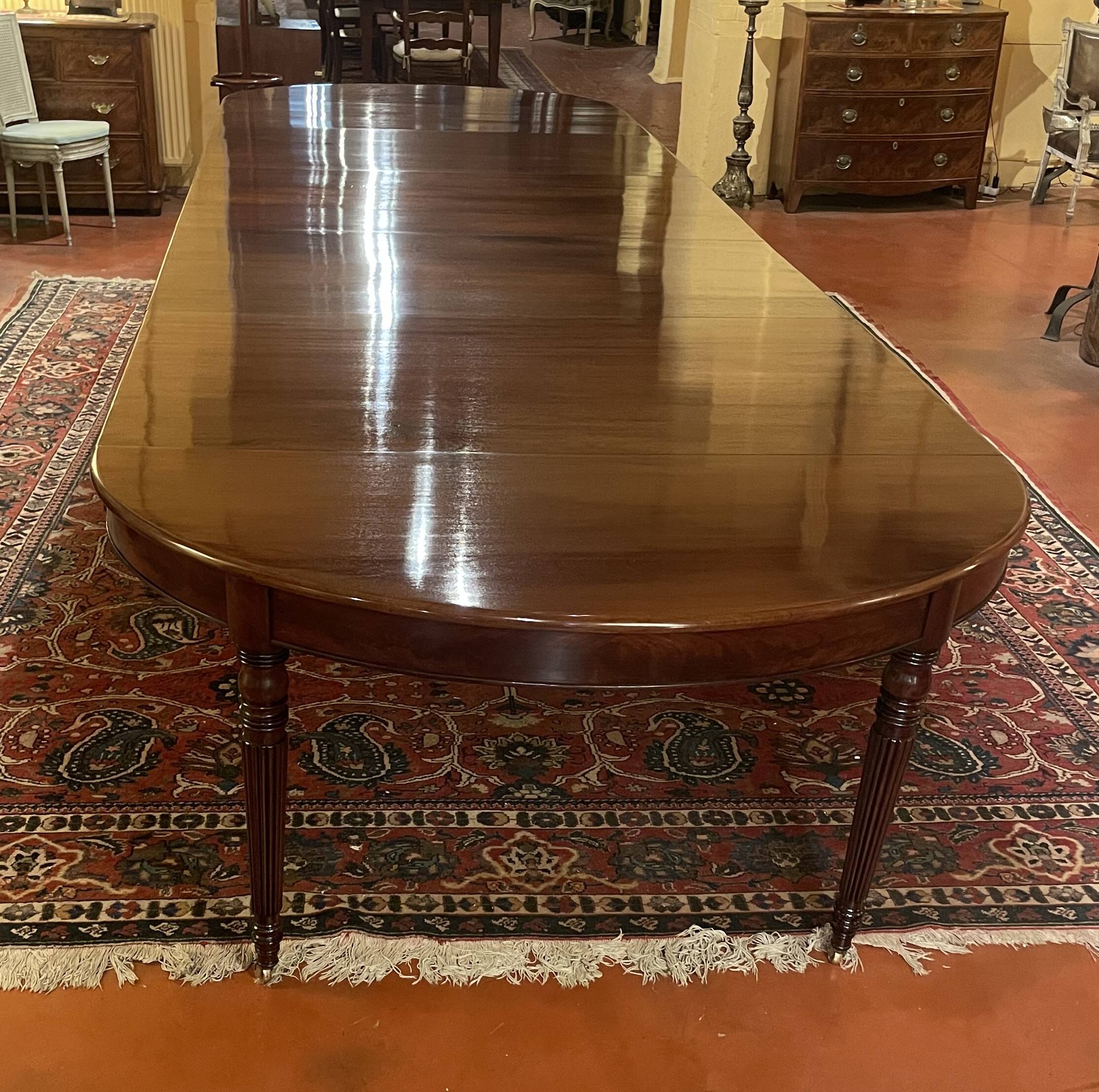 Extensible dining table from the Louis XVI period in mahogany with a banded top.