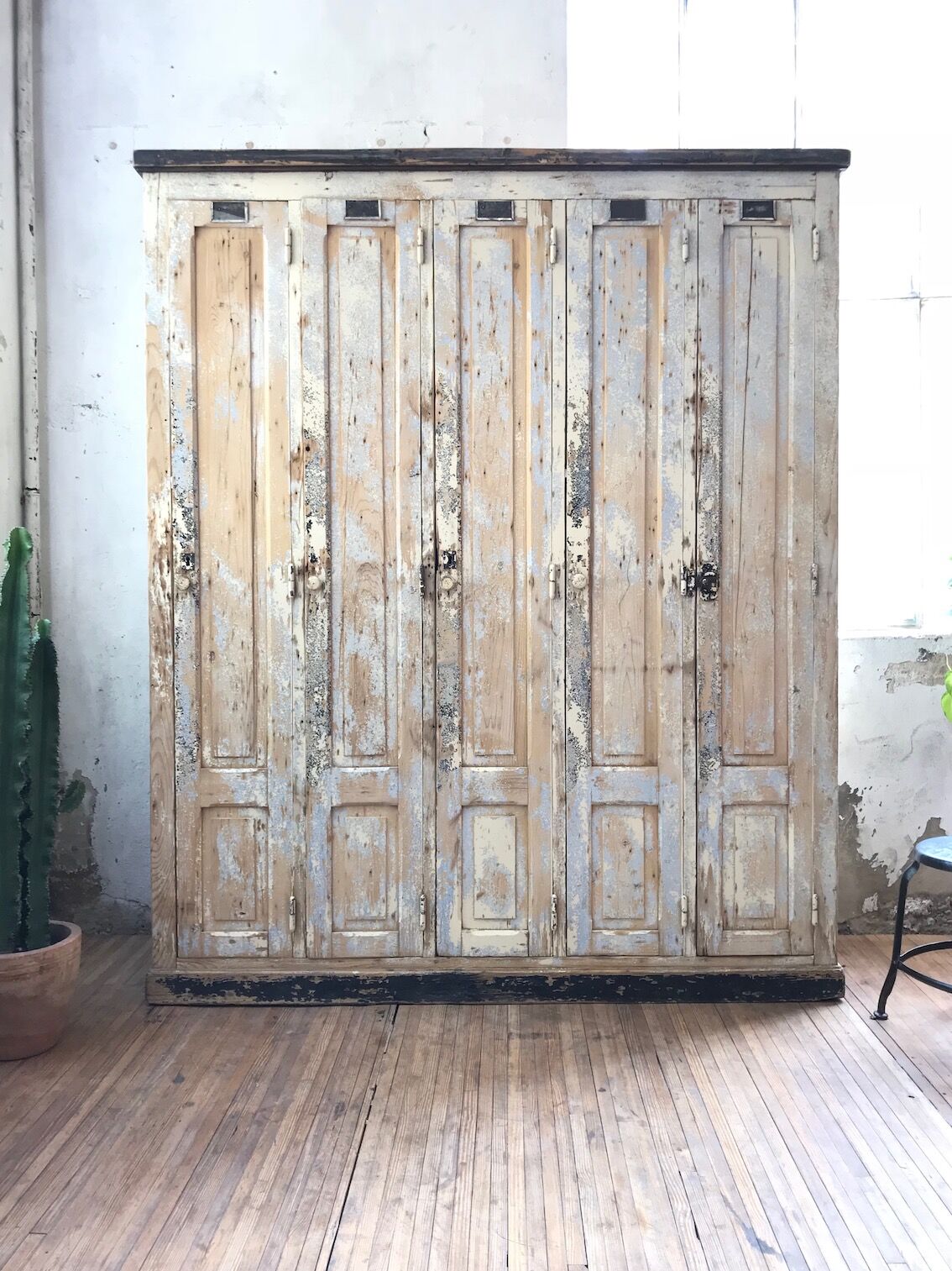 Wooden workshop vestiary