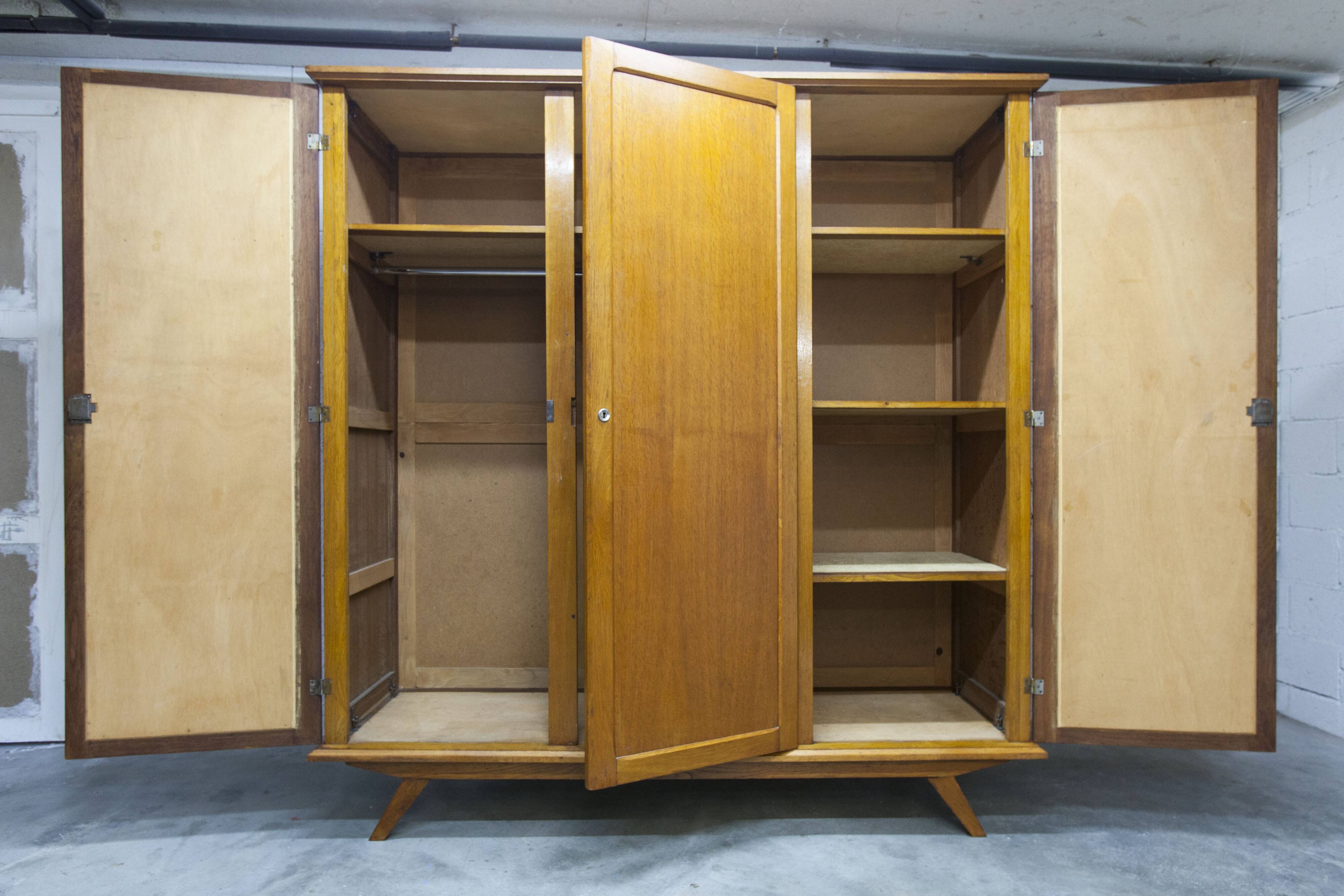French wardrobe with tapered legs, 3 doors, 120cm hanging rail, new.