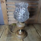 Lampe de chevet bureau base bois laiton globe verre moulé ancien vintage