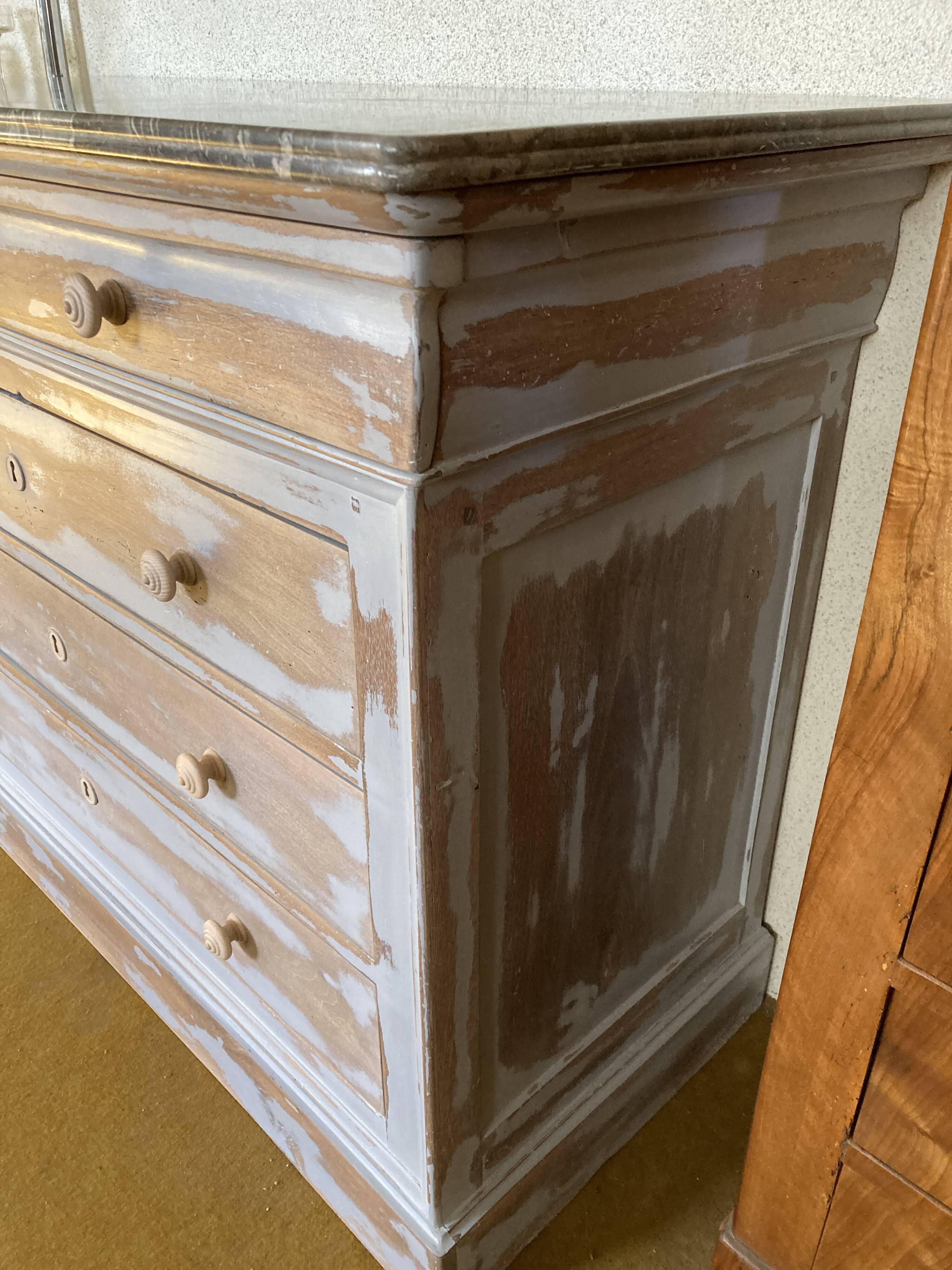 Commode Louis-Philippe en noyer