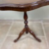 Tripod pedestal table