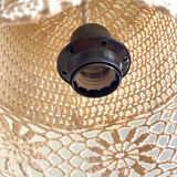 Beige crochet suspension