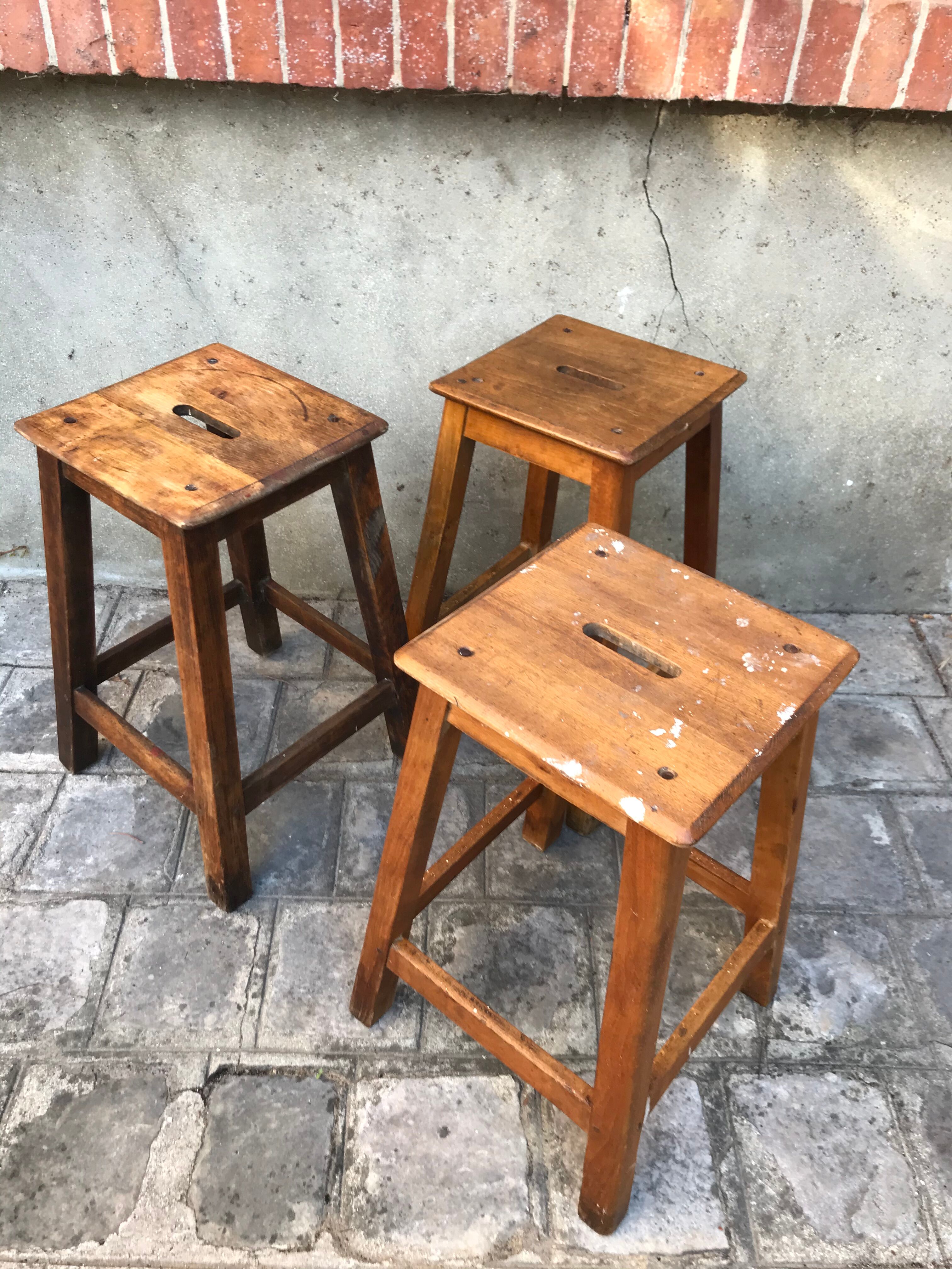 Tabouret en bois à poignée 1950