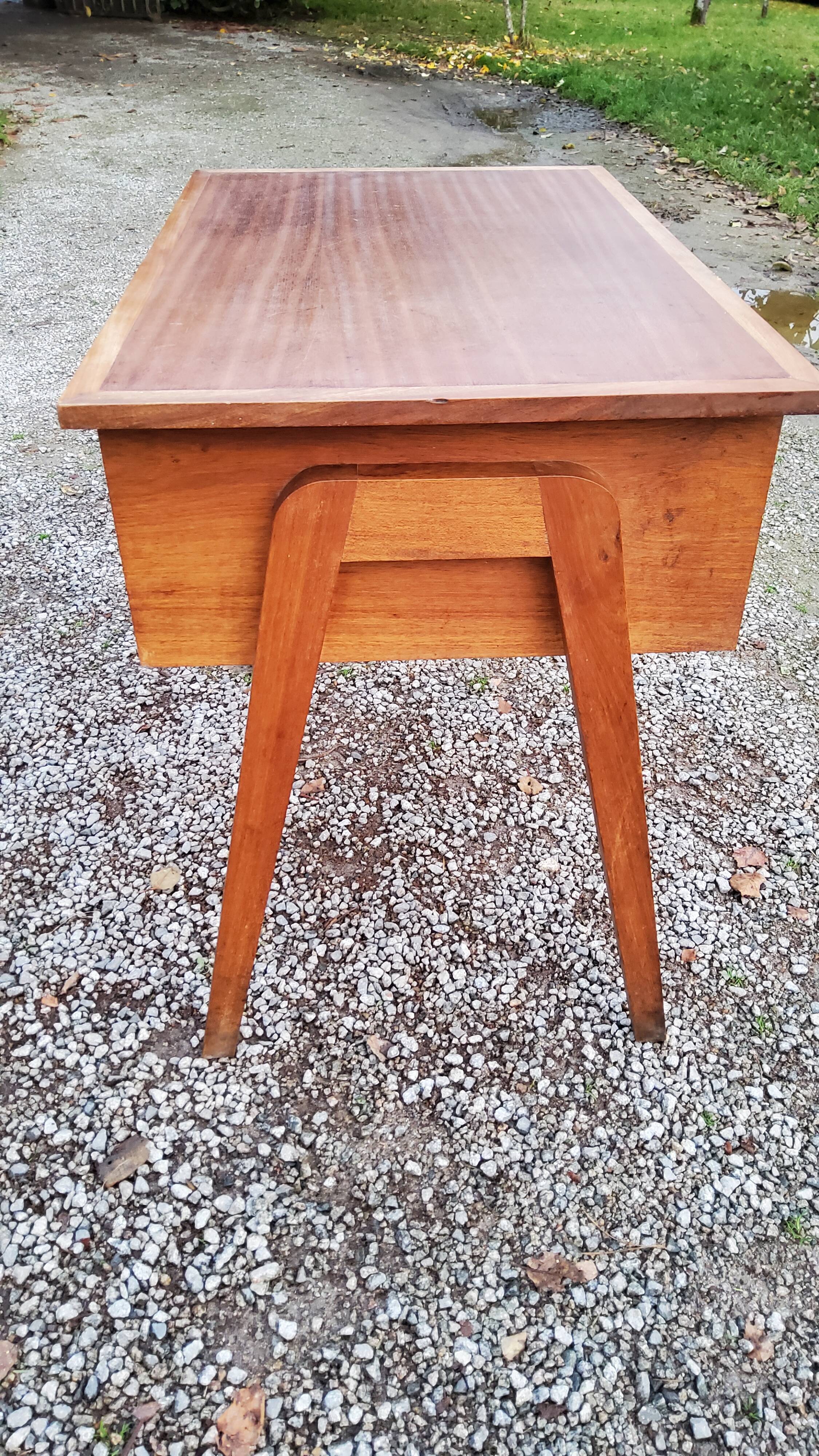 Office of the 50s in mahogany blond compass feet