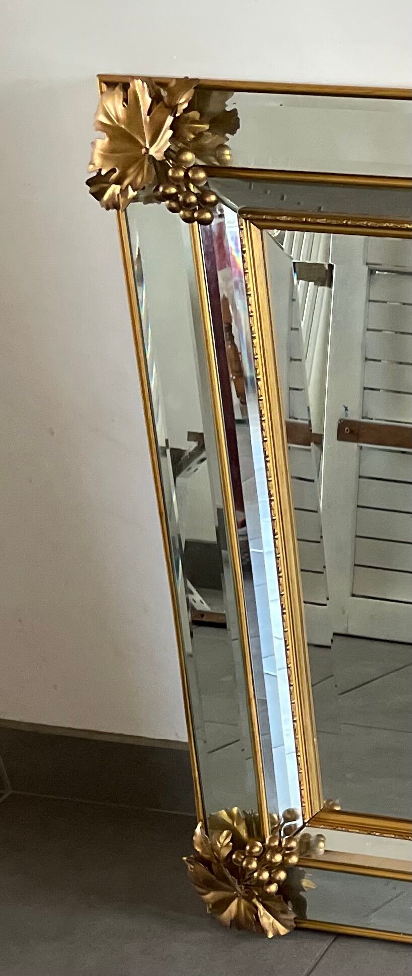 Beveled mirror with parcloses 97x77cm