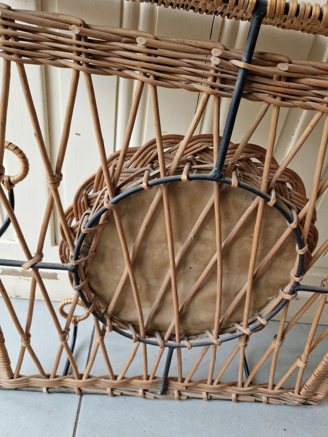 Woven wicker coat rack