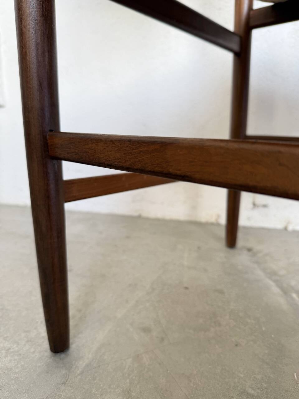 Set of 4 Italian chairs by Gianfranco Frattini.