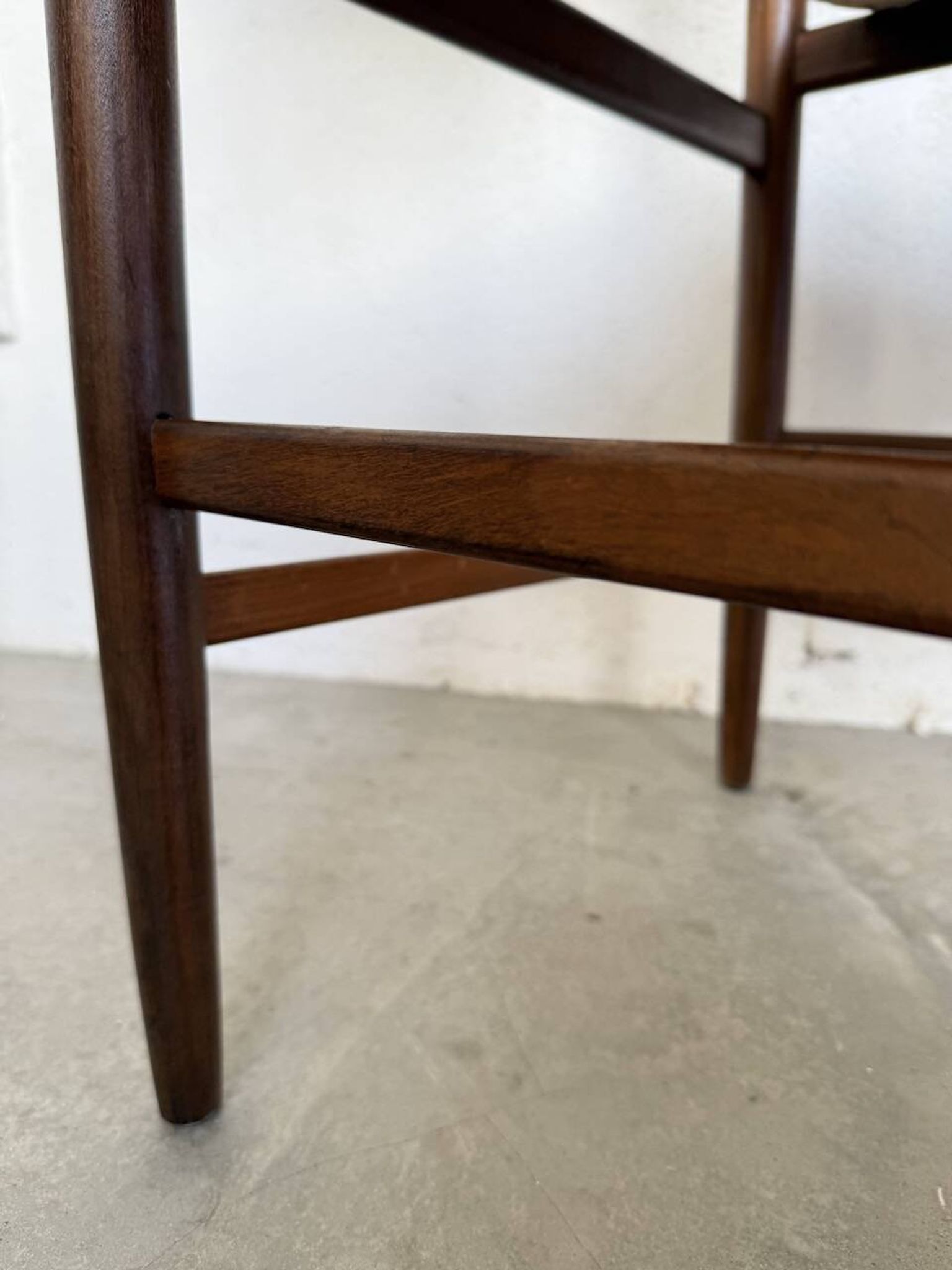 Set of 4 Italian chairs by Gianfranco Frattini.