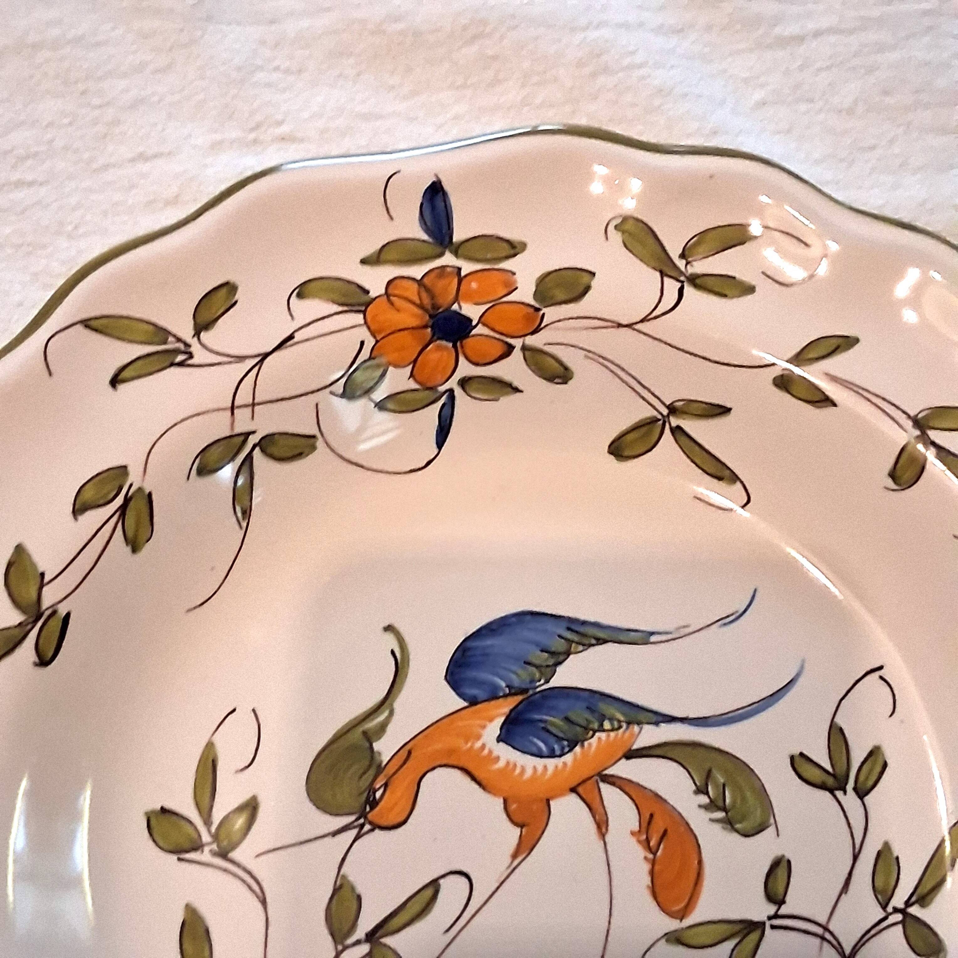 It's a beautiful deep plate "Martres la Tolosane" in very good condition.