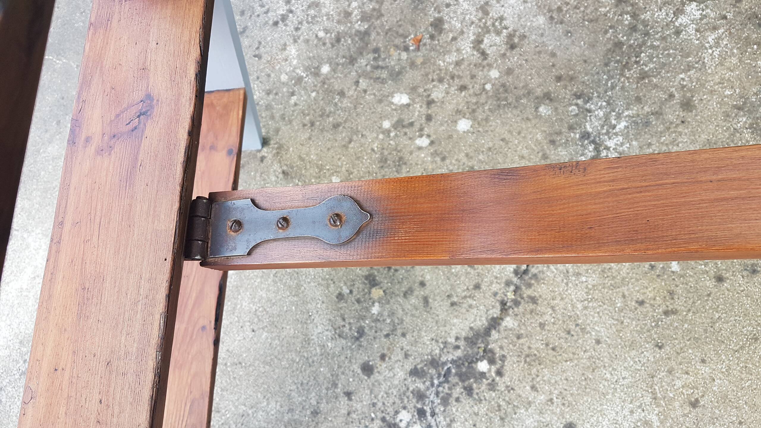 Old escabeau relooked on the sides and beautiful patina on the steps