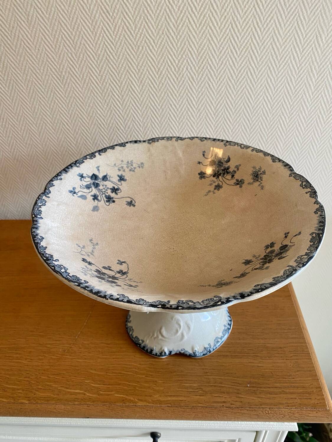 Antique fruit bowl signed E. Bourgeois Paris Grand Dépôt late 19th century