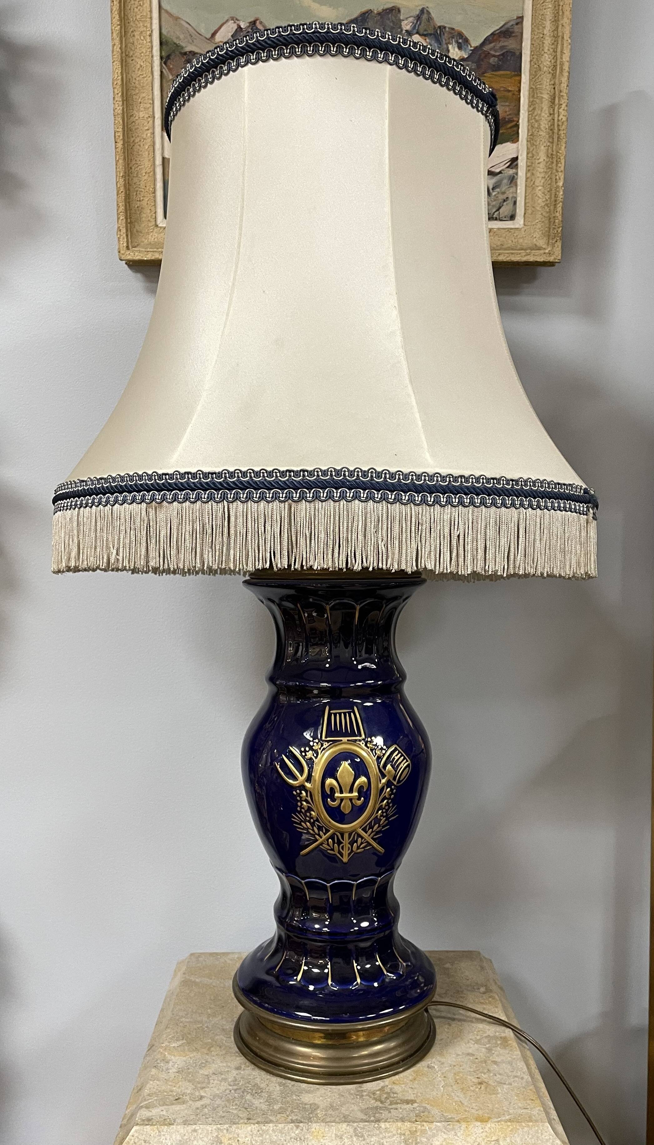 Lamp, porcelain base from the 20th century