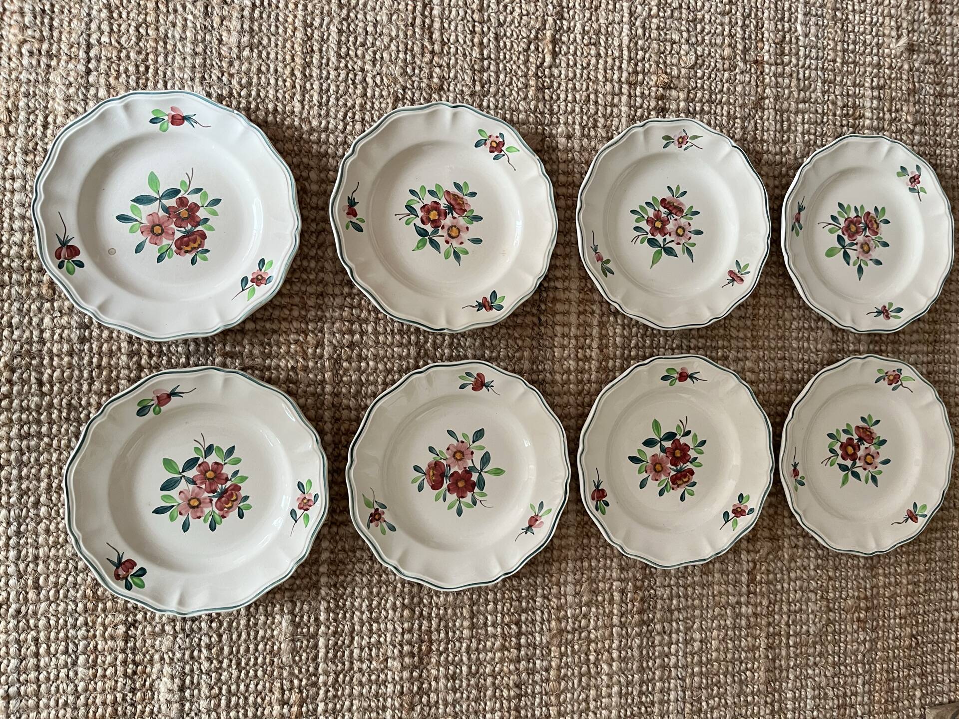 8 assiettes plates 